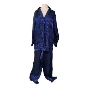 Vintage shimmery blue Judith Hart pajama set size large with floral hibiscus